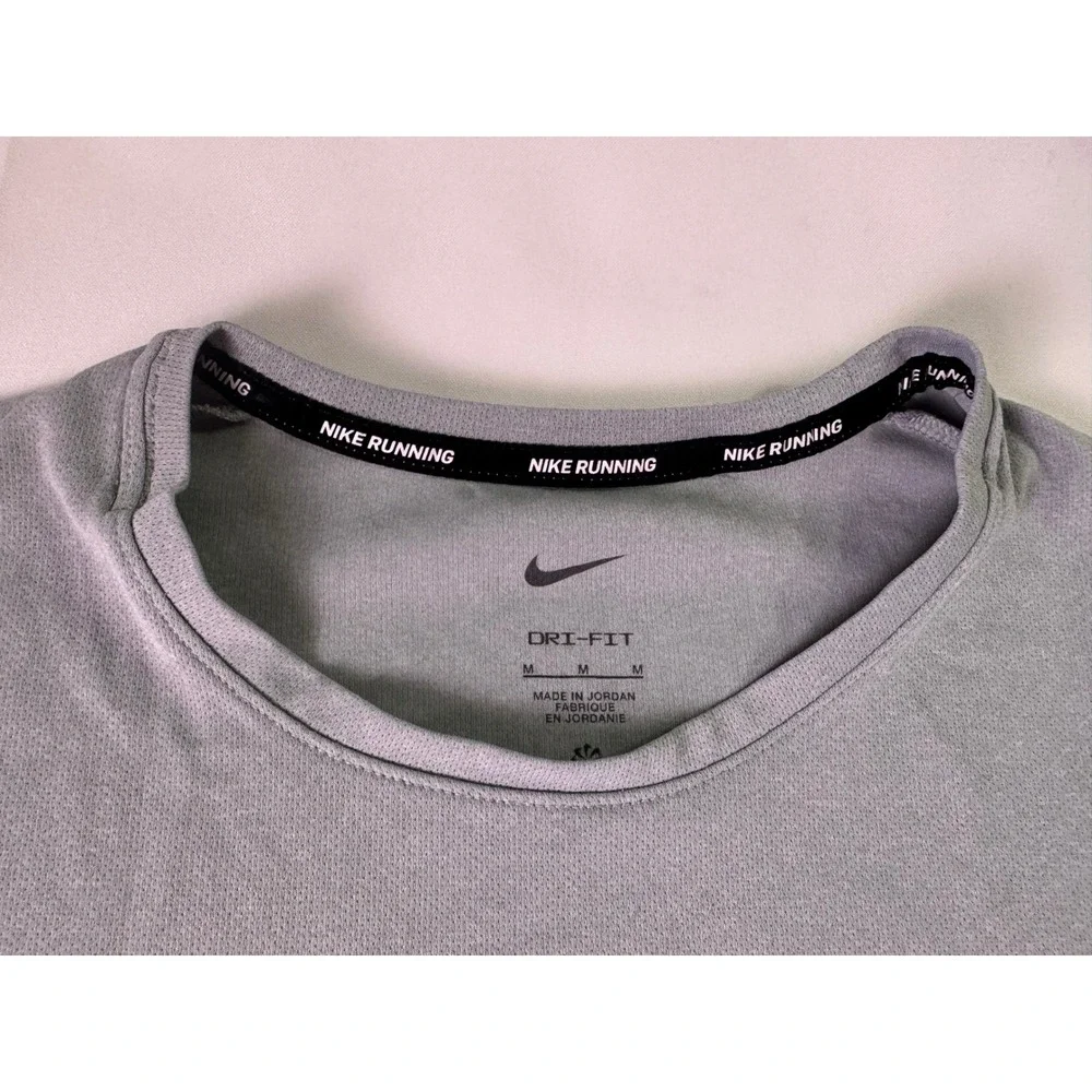 Nike Running Dri-FIT Shirt Men Medium Grey Short Sleeve Performance Training Tee